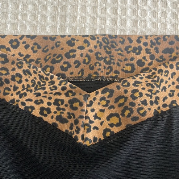 Mesh Ruffle Swim Cover Skirt  S/M - Picture 5 of 6